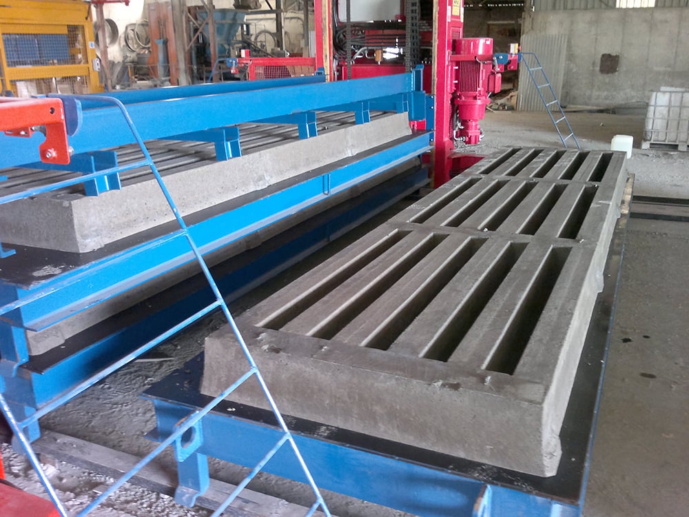 Precast concrete dry cast